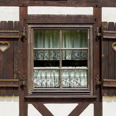 Ferienhaus Reetdach In Mit Gepflegtem Garten *