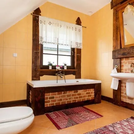 Reetdach In Mit Gepflegtem Garten Ferienhaus Gąski