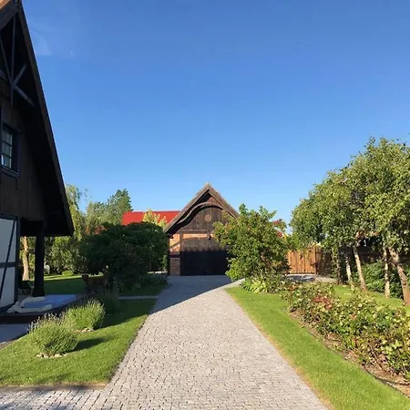 Ferienhaus Reetdach In Mit Gepflegtem Garten