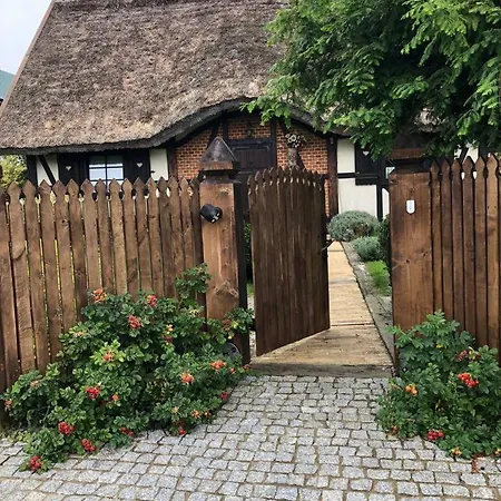 Reetdach In Mit Gepflegtem Garten Ferienhaus