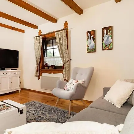 Ferienhaus Reetdach In Mit Gepflegtem Garten *