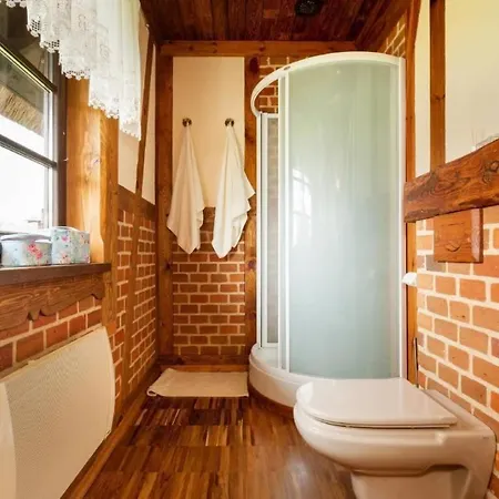 Ferienhaus Reetdach In Mit Gepflegtem Garten