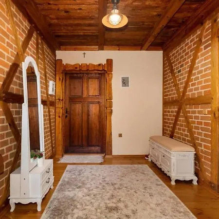 Ferienhaus Reetdach In Mit Gepflegtem Garten *