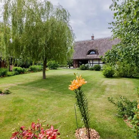 Reetdach In Mit Gepflegtem Garten Holiday home *