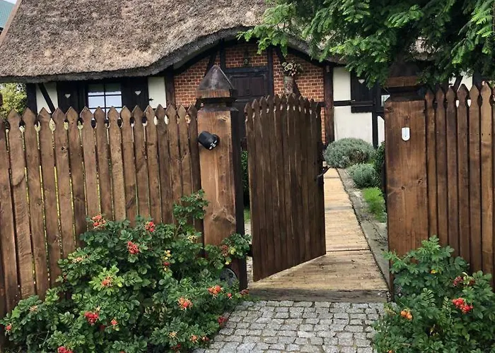 Reetdach In Mit Gepflegtem Garten Vakantiehuis