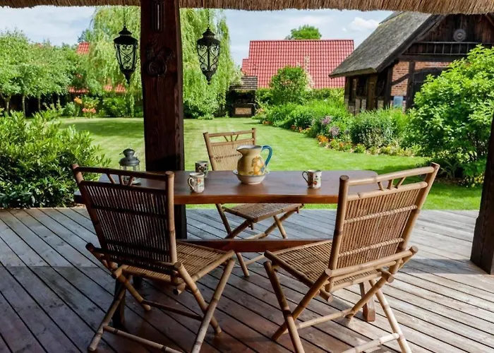 Reetdach In Mit Gepflegtem Garten Vakantiehuis Gąski